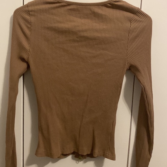 Long sleeve zip up top - Picture 3 of 3